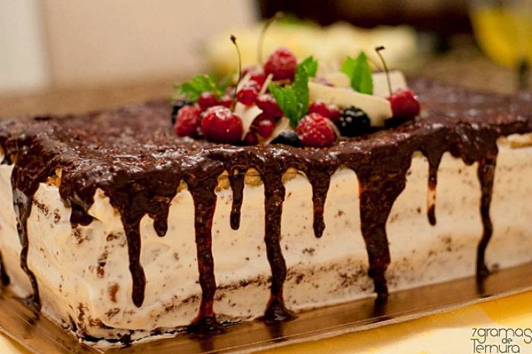 Bolo De Chocolate E Frutos Vermelhos Com Ferrero Rocher