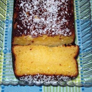 Bolo de coco e leite condensado