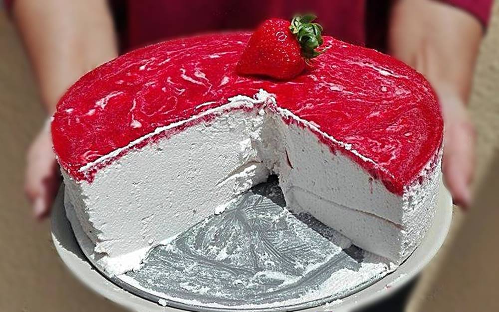 Bolo mousse de morango