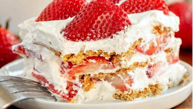 Bolo de Bolacha com Morangos